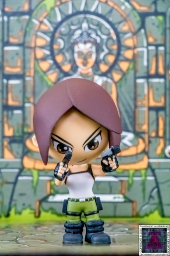 Lara Croft Vinyl Figure (2)