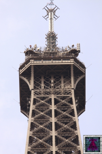 Eiffel Tower Bace