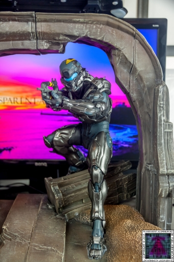 Halo 5 Guardians Locke Statue (1).jpg