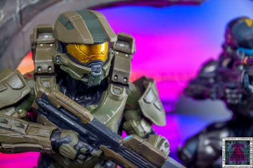 Halo 5 Guardians Master Chief Statue (2).jpg