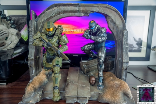 Halo 5 Guardians Master Chief and Locke Statue (2).jpg