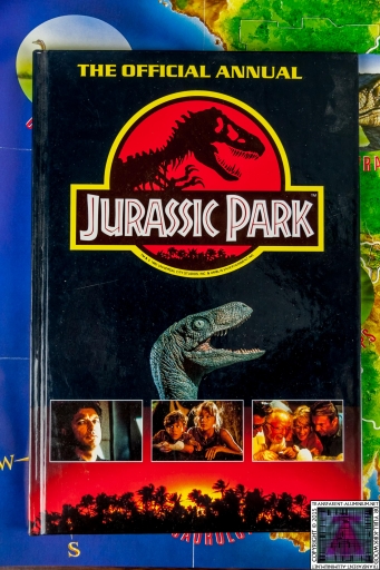 Jurassic Park The Official Annual (1).jpg