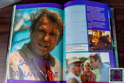 Jurassic Park The Official Annual (2).jpg