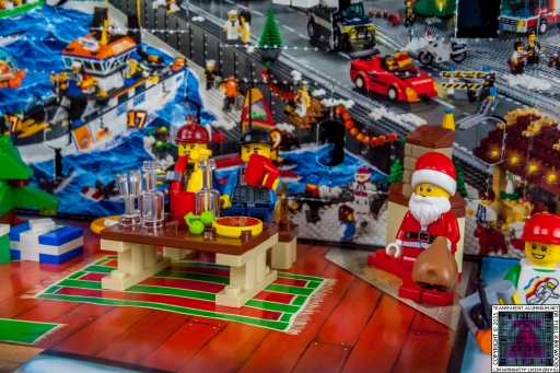 LEGO City Advent Calendar 2015 - Day 24 (2)