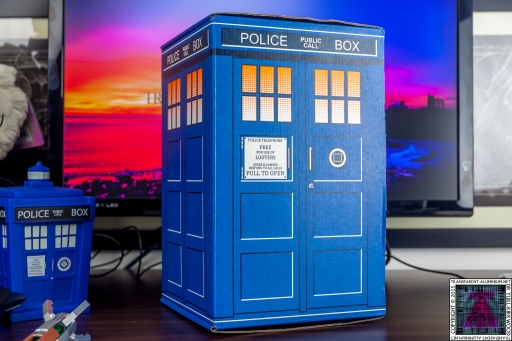 Loot Crate - Doctor Who Limited Edition TARDIS Box Art (3)
