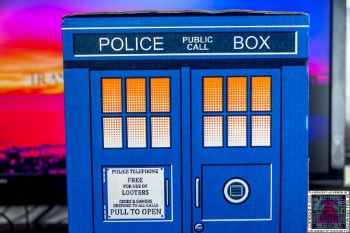 Loot Crate - Doctor Who Limited Edition TARDIS Box Art (6)