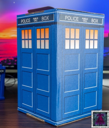 Loot Crate - Doctor Who Limited Edition TARDIS Box Art (8)