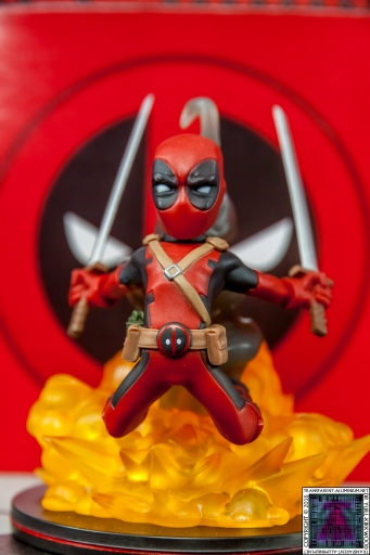 Qmx Deadpool Figure (1)