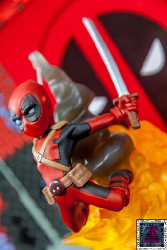 Qmx Deadpool Figure (2)
