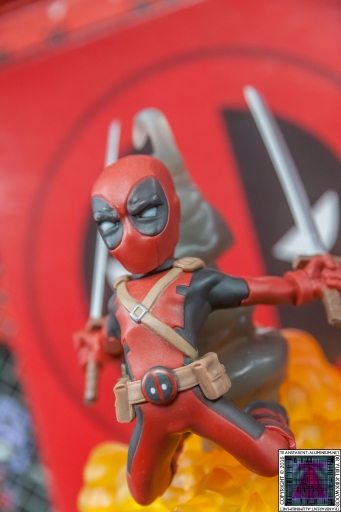 Qmx Deadpool Figure (4)