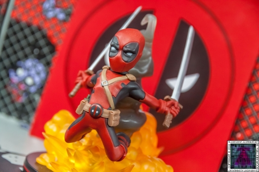 Qmx Deadpool Figure (6)