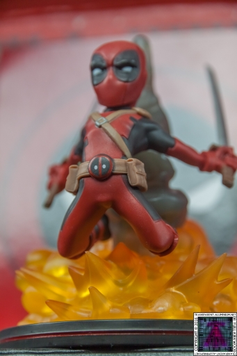 Qmx Deadpool Figure (8)