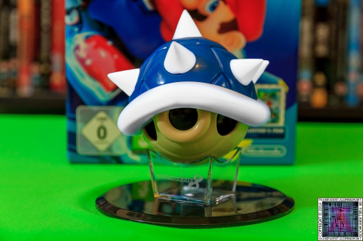 Mario Kart 8 Limited Edition with Blue Shell Figurine