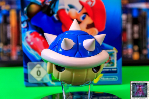 Mario Kart 8 Limited Edition with Blue Shell Figurine