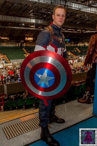 Comic-Con Cosplay Captain America (1).jpg