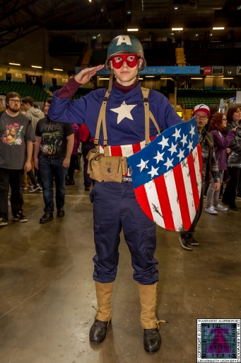 Comic-Con Cosplay Captain America (2).jpg