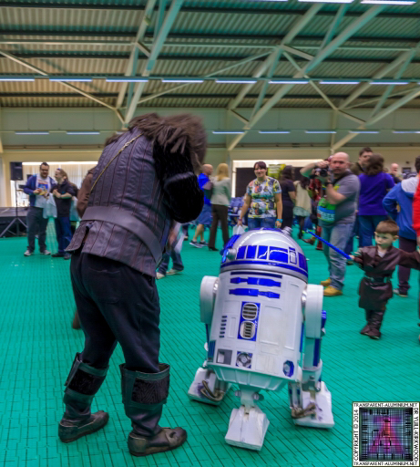 Klingons vs R2-D2 at Screen-Con 2014