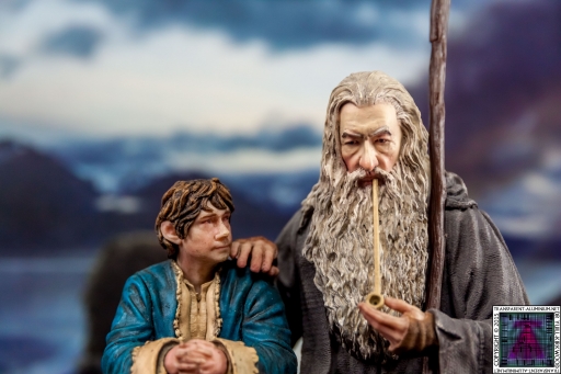 Gandalf and Bilbo Silent Reflection Statue (1)