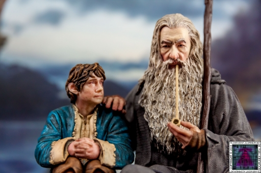 Gandalf and Bilbo Silent Reflection Statue (9)
