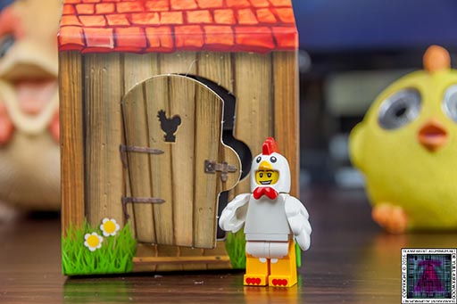 LEGO-6142167-Chicken-Man-Mini-Figure-and-Coop-3